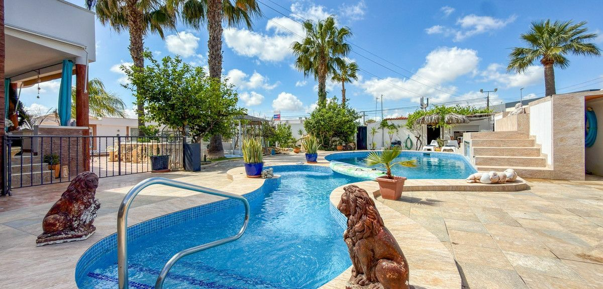 7-bedroom Villa In Rojales, Spain (480 M²)