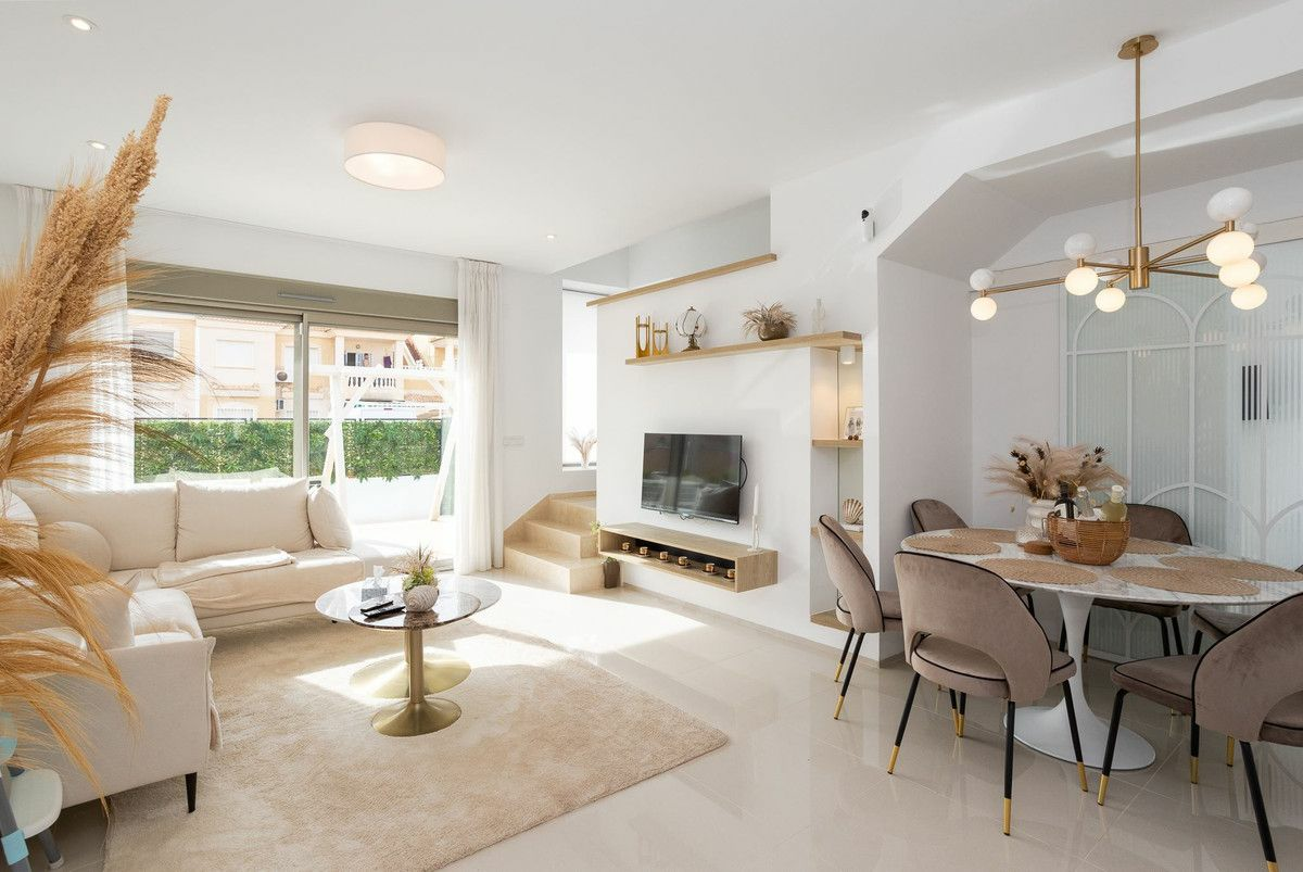 4-bedroom Villa In Los Alcázares, Spain (141 M²)