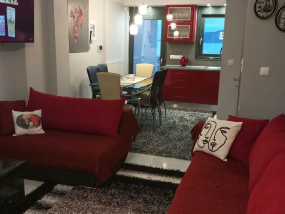 Maisonette 82 M2 In Saronikos, Greece