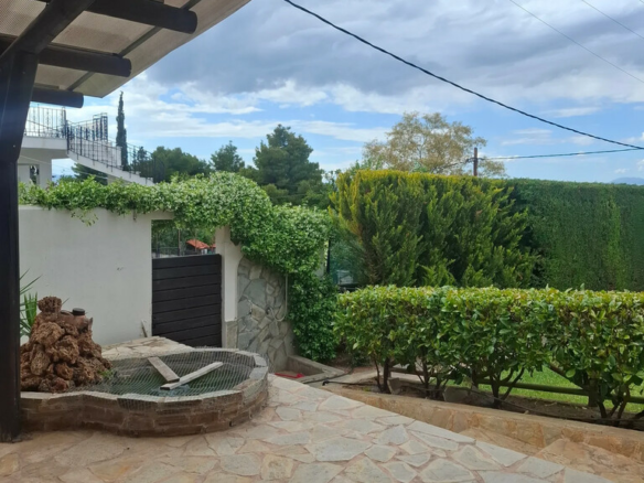 2-bedroom Detached House In Com. Skalas Oropou, Greece (165 M²)
