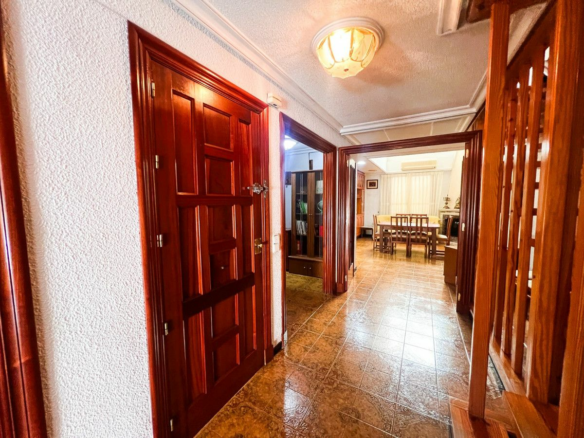 5-bedroom House In Guardamar Del Segura, Spain (340 M²)
