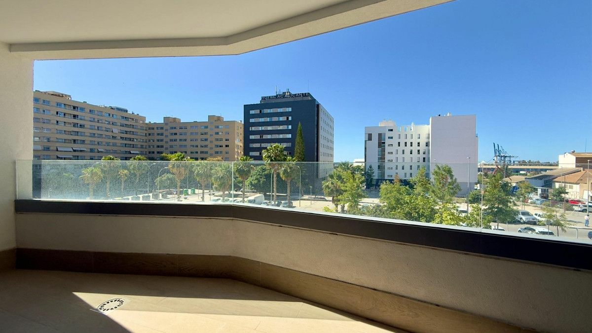 3-bedroom Apartment In Alicante, Spain (104 M²)