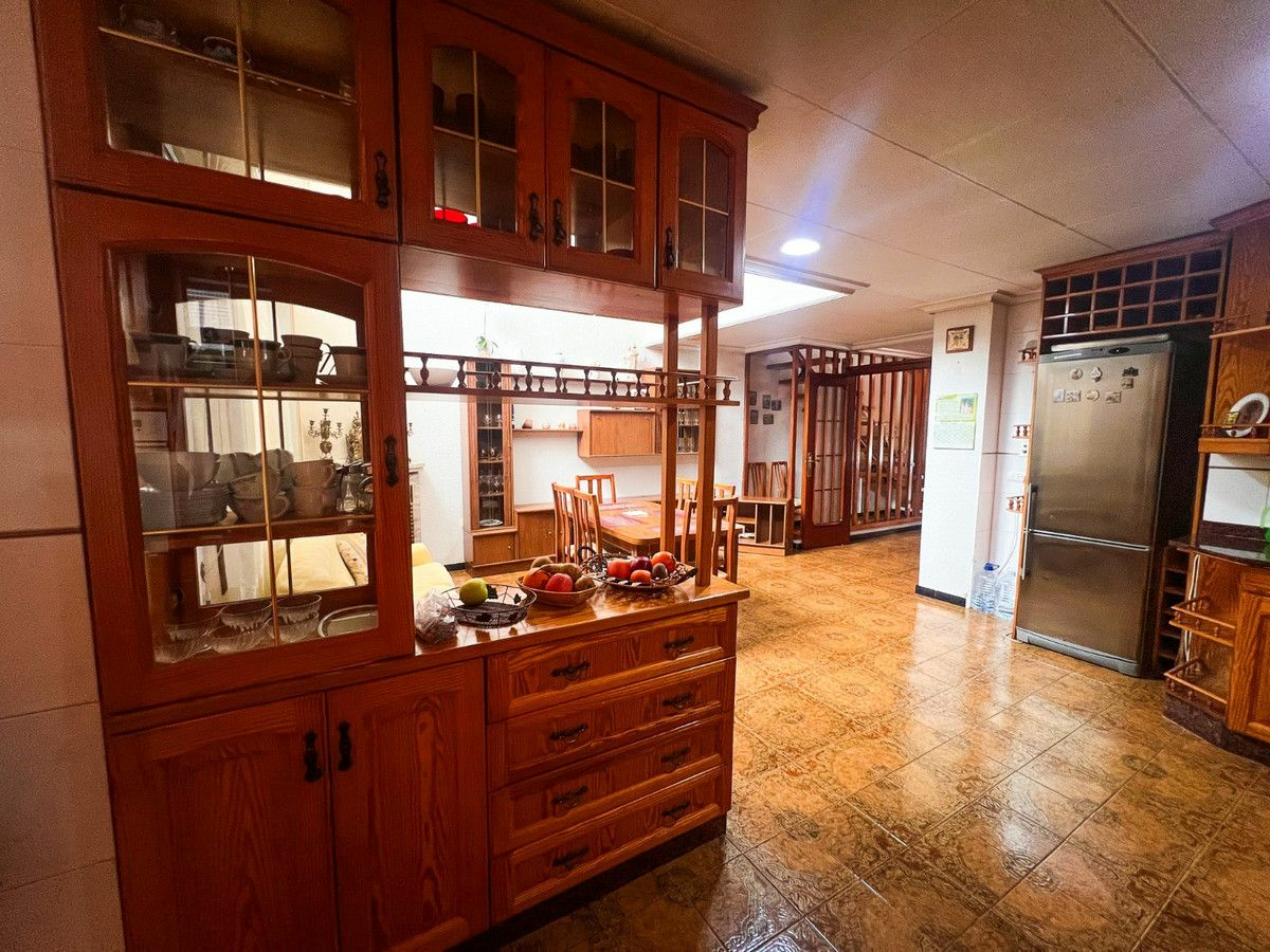 5-bedroom House In Guardamar Del Segura, Spain (340 M²)