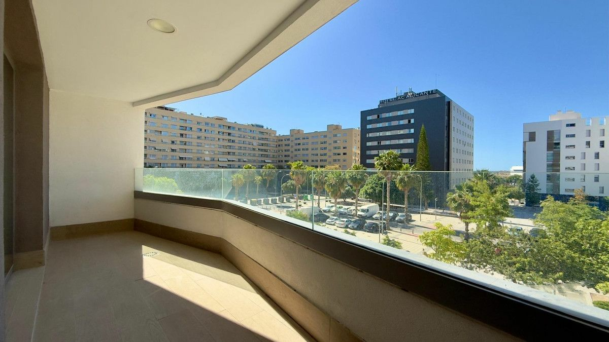 3-bedroom Apartment In Alicante, Spain (104 M²)