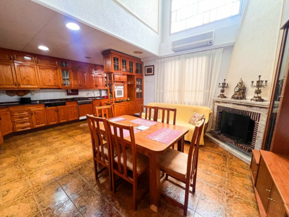 5-bedroom House In Guardamar Del Segura, Spain (340 M²)