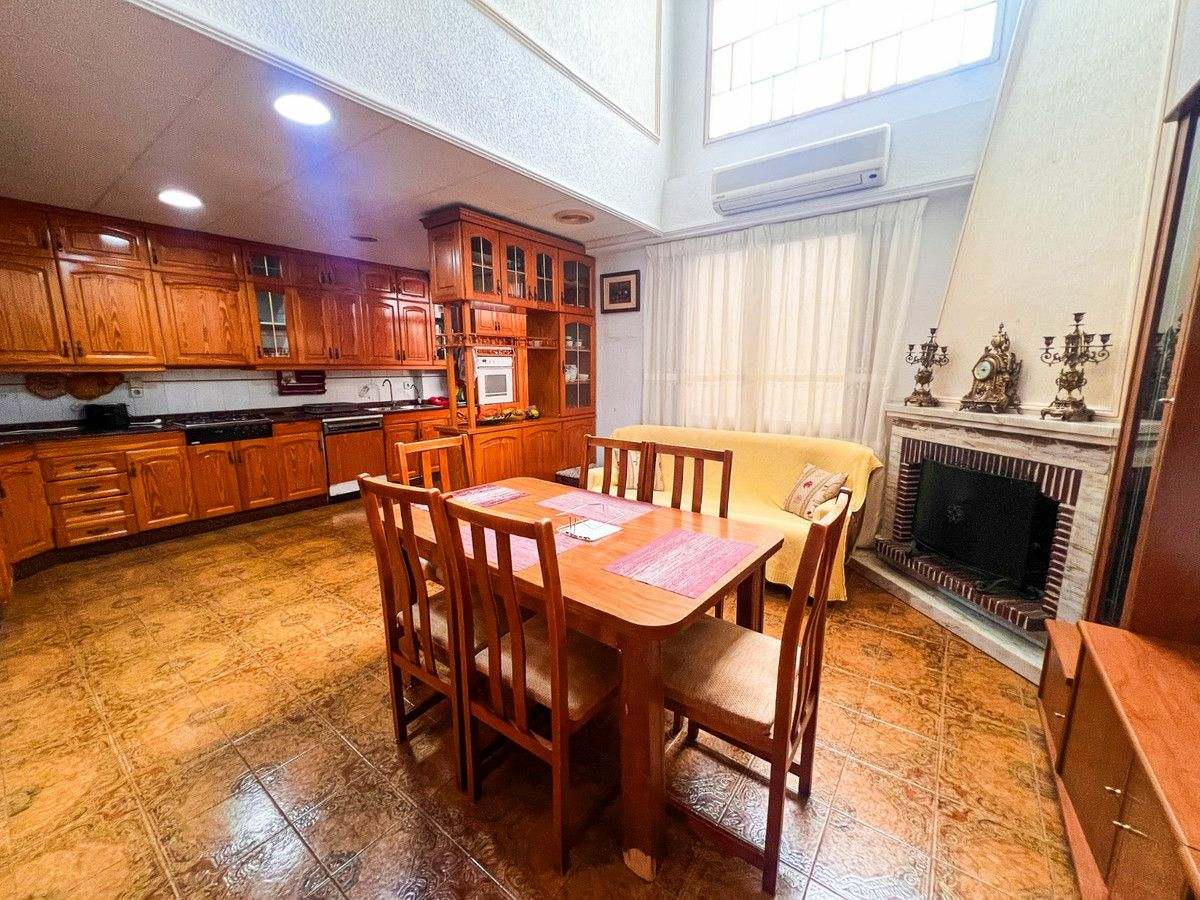 5-bedroom House In Guardamar Del Segura, Spain (340 M²)