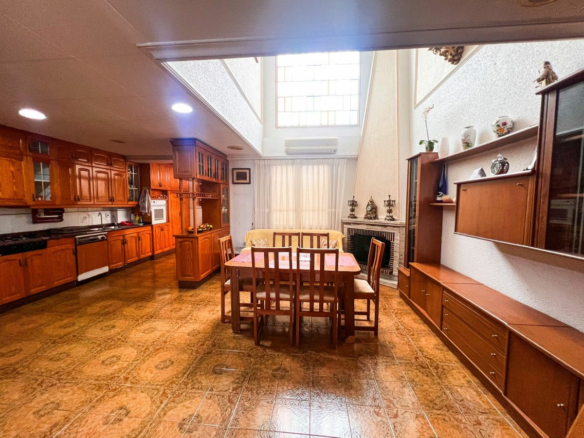 5-bedroom House In Guardamar Del Segura, Spain (340 M²)