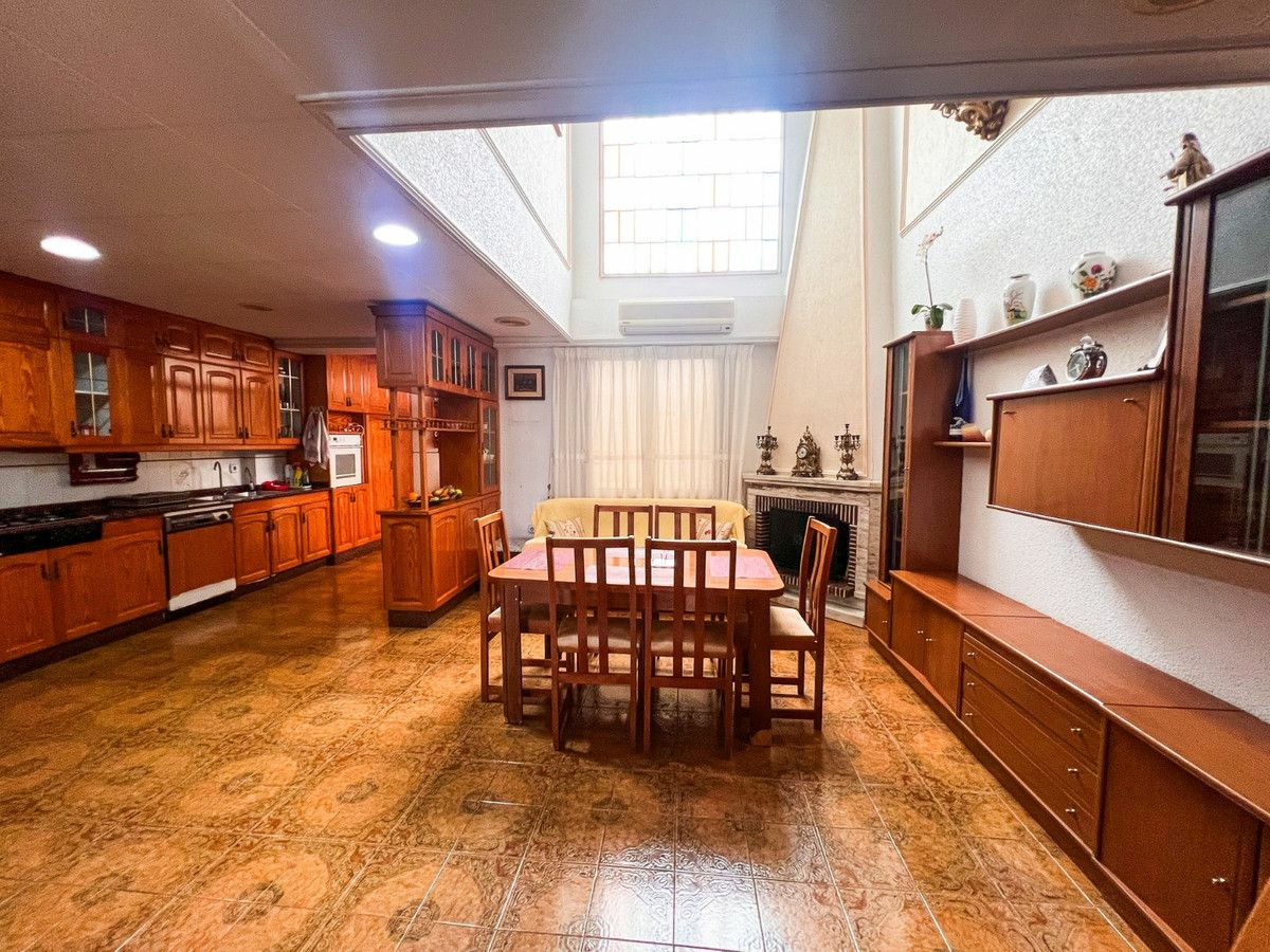 5-bedroom House In Guardamar Del Segura, Spain (340 M²)