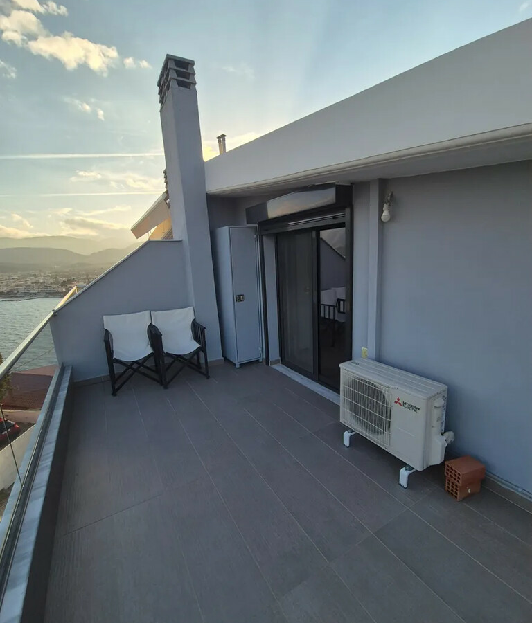 Maisonette 82 M2 In Saronikos, Greece