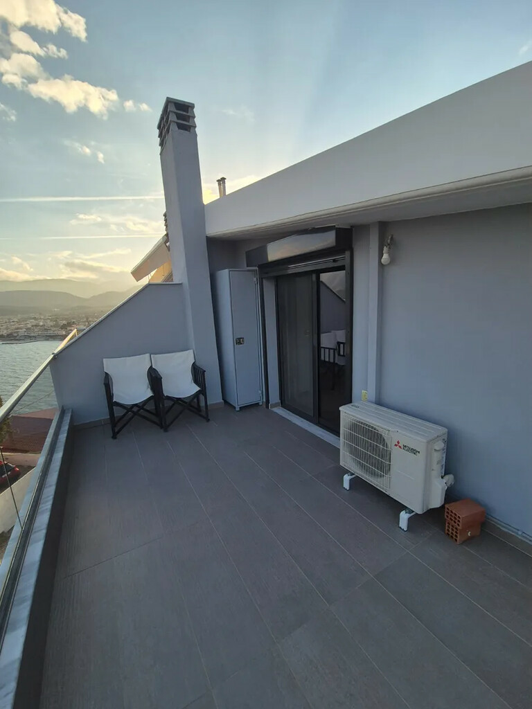 Maisonette 82 M2 In Saronikos, Greece
