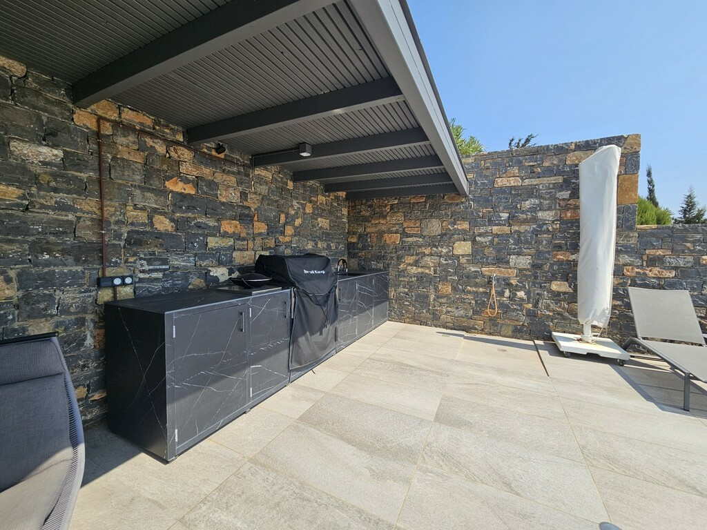 4-bedroom Villa In Agios Nikolaos, Greece (290 M²)