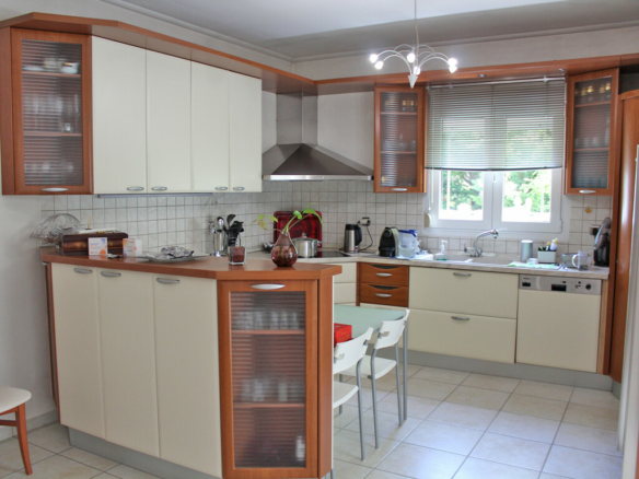 8-bedroom Villa In Katerini, Greece (697 M²)