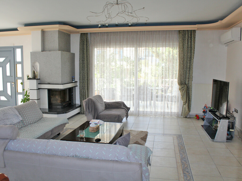 8-bedroom Villa In Katerini, Greece (697 M²)