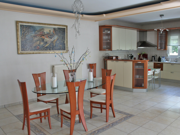 8-bedroom Villa In Katerini, Greece (697 M²)