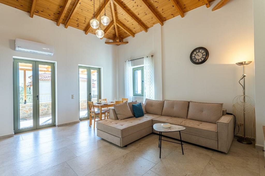 3-bedroom Detached House In Lefktros, Greece (216 M²)