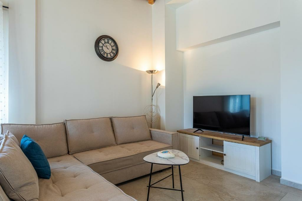 3-bedroom Detached House In Lefktros, Greece (216 M²)