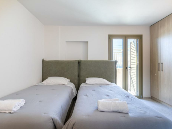 3-bedroom Detached House In Lefktros, Greece (216 M²)
