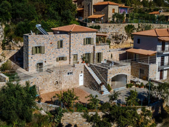 3-bedroom Detached House In Lefktros, Greece (216 M²)