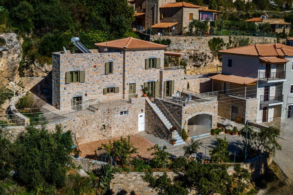 3-bedroom Detached House In Lefktros, Greece (216 M²)