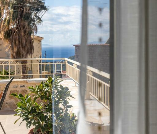 3-bedroom Detached House In Lefktros, Greece (216 M²)