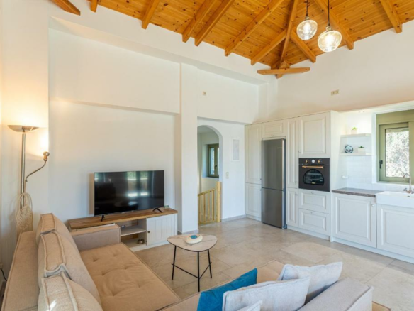3-bedroom Detached House In Lefktros, Greece (216 M²)