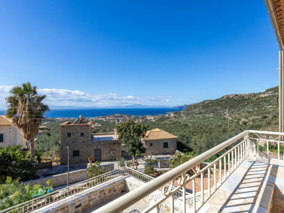 3-bedroom Detached House In Lefktros, Greece (216 M²)