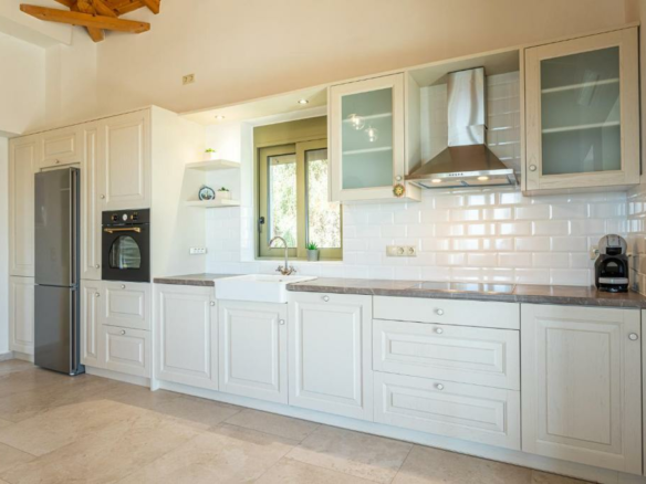 3-bedroom Detached House In Lefktros, Greece (216 M²)