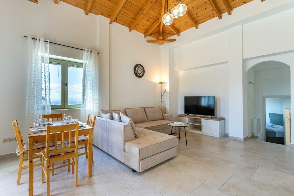 3-bedroom Detached House In Lefktros, Greece (216 M²)