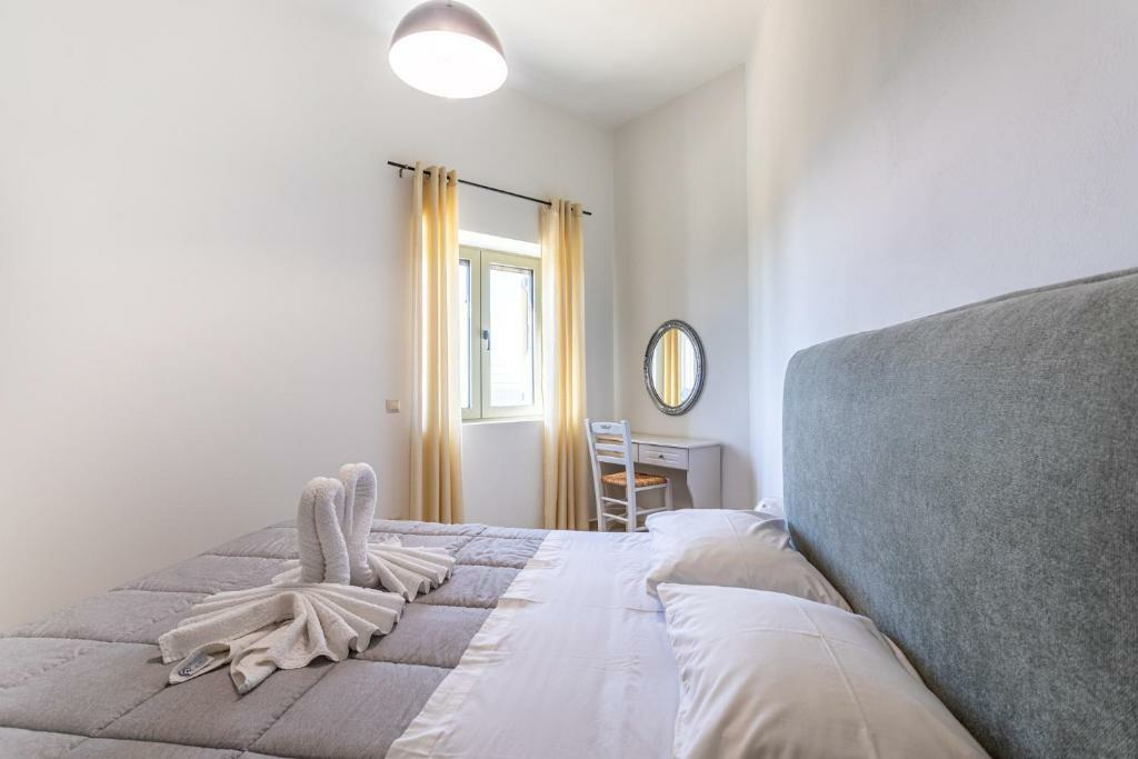 3-bedroom Detached House In Lefktros, Greece (216 M²)