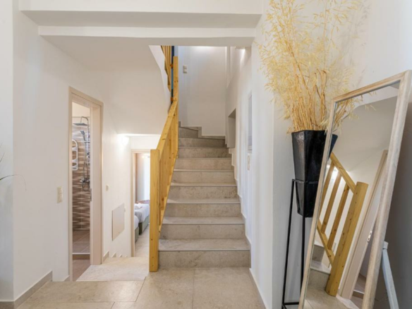 3-bedroom Detached House In Lefktros, Greece (216 M²)
