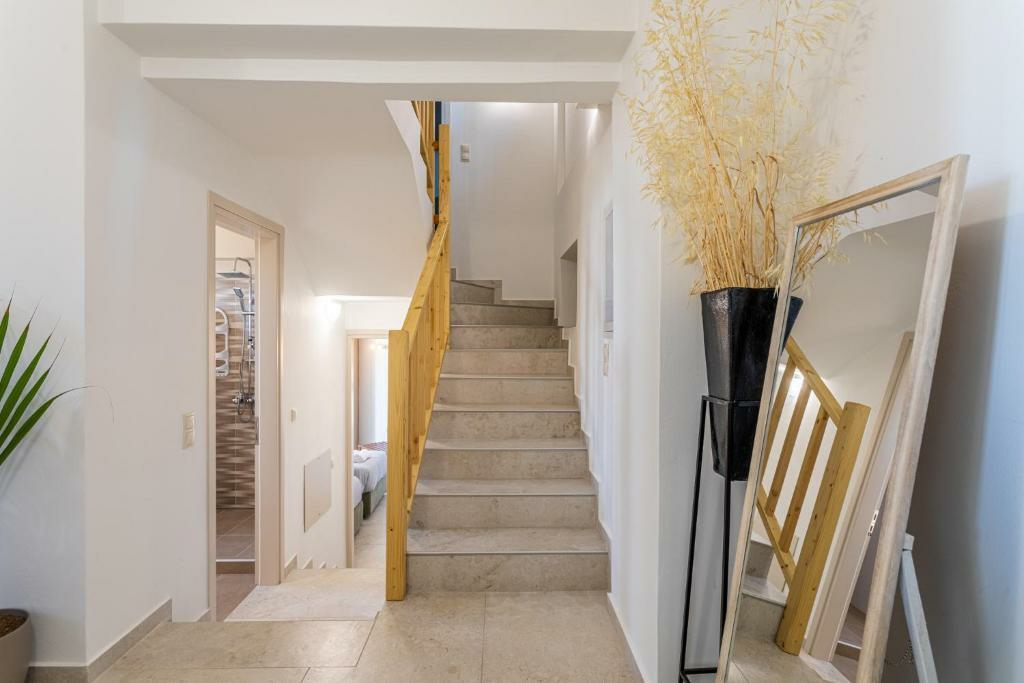 3-bedroom Detached House In Lefktros, Greece (216 M²)