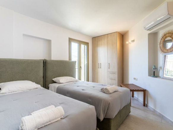 3-bedroom Detached House In Lefktros, Greece (216 M²)