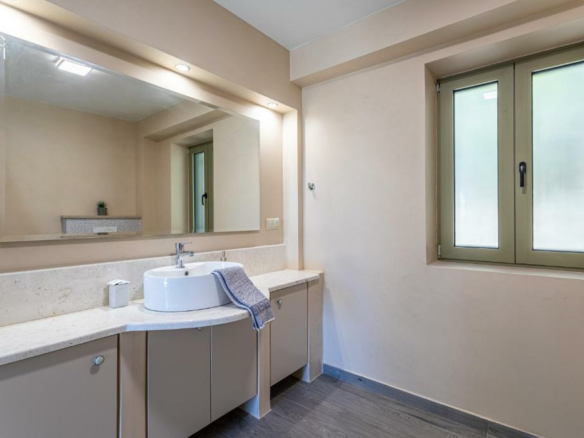 3-bedroom Detached House In Lefktros, Greece (216 M²)