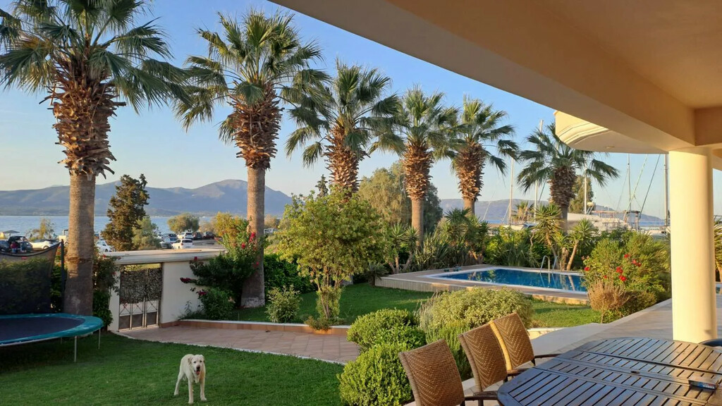 4-bedroom Villa In Oropos, Greece (390 M²)