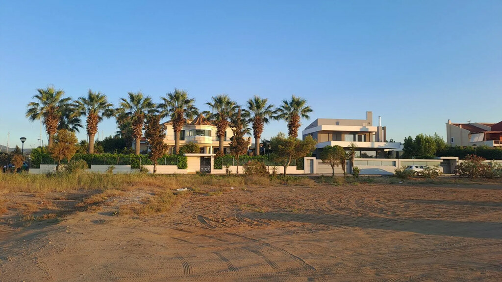 4-bedroom Villa In Oropos, Greece (390 M²)