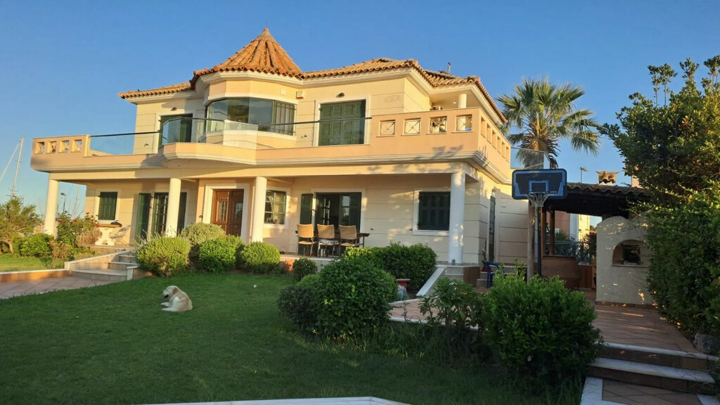 4-bedroom Villa In Oropos, Greece (390 M²)
