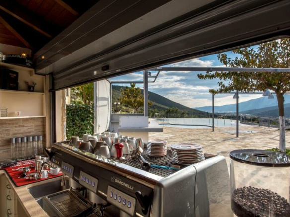 12-bedroom Hotel In Marathonas, Greece (950 M²)