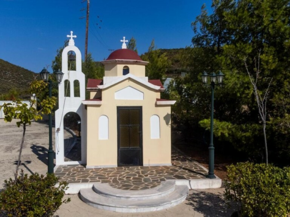 12-bedroom Hotel In Marathonas, Greece (950 M²)