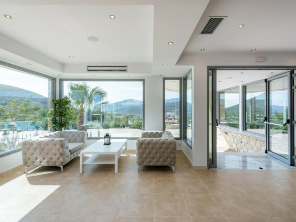 12-bedroom Hotel In Marathonas, Greece (950 M²)