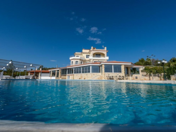 12-bedroom Hotel In Marathonas, Greece (950 M²)