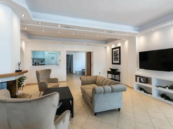 12-bedroom Hotel In Marathonas, Greece (950 M²)