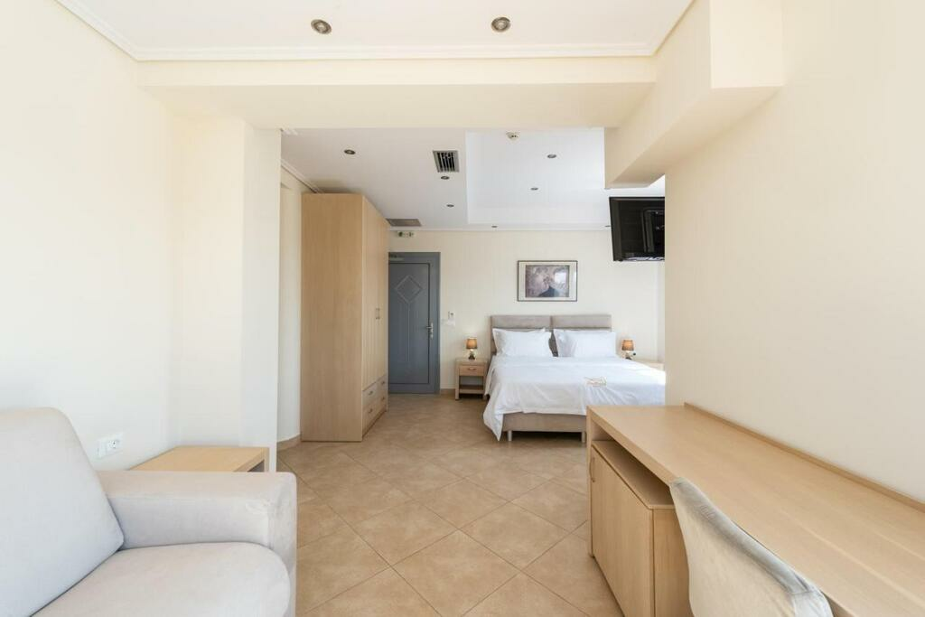 12-bedroom Hotel In Marathonas, Greece (950 M²)