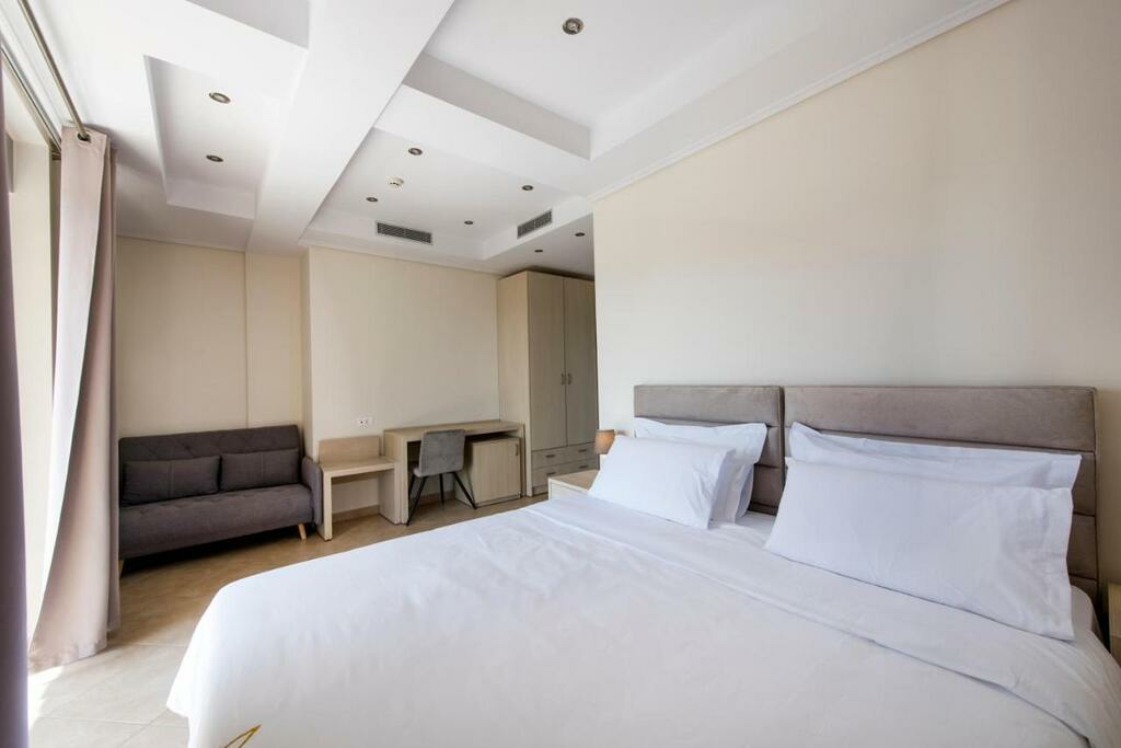 12-bedroom Hotel In Marathonas, Greece (950 M²)
