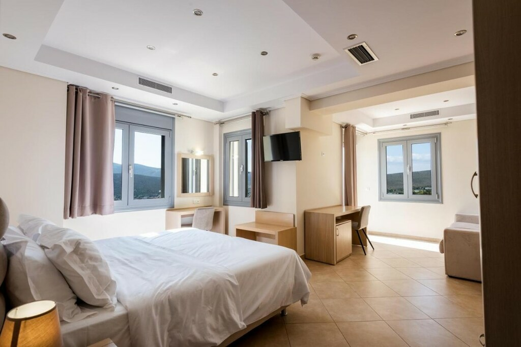 12-bedroom Hotel In Marathonas, Greece (950 M²)