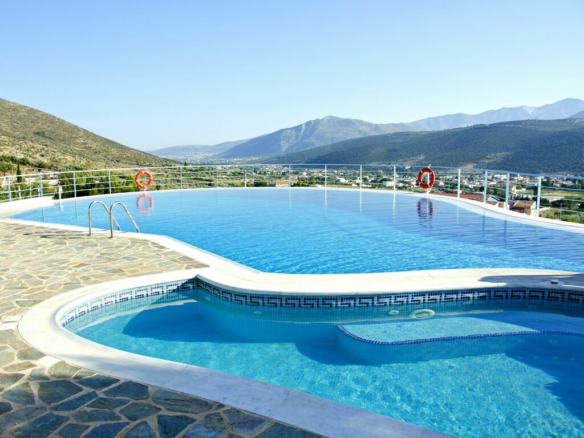 12-bedroom Hotel In Marathonas, Greece (950 M²)