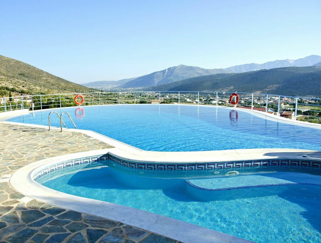 12-bedroom Hotel In Marathonas, Greece (950 M²)