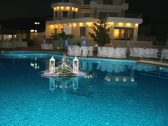 12-bedroom Hotel In Marathonas, Greece (950 M²)