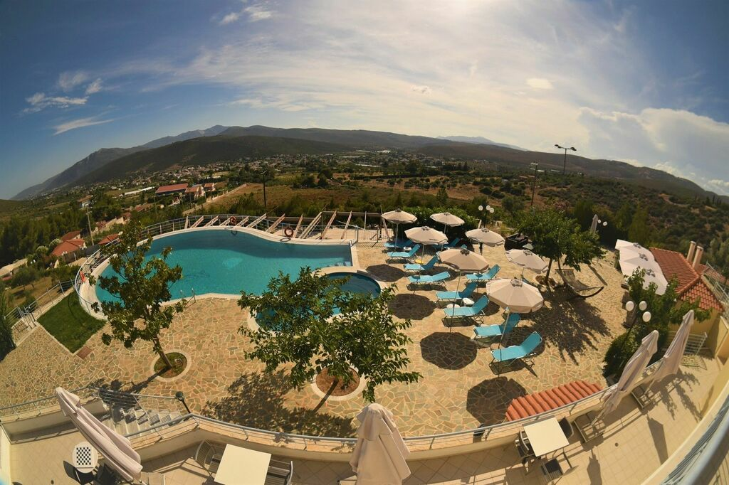 12-bedroom Hotel In Marathonas, Greece (950 M²)