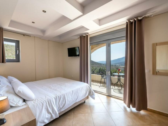 12-bedroom Hotel In Marathonas, Greece (950 M²)