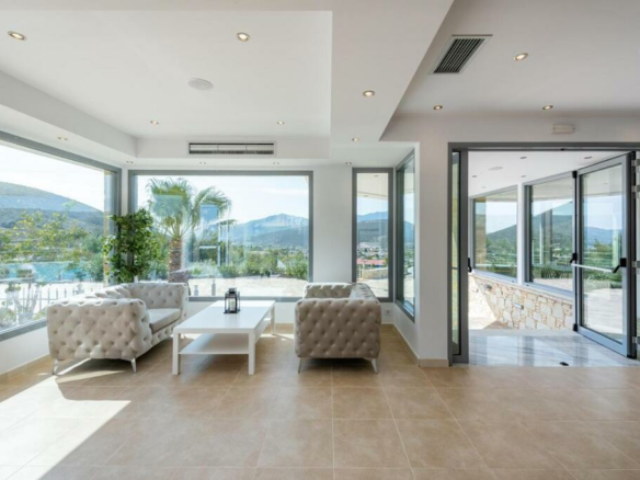 12-bedroom Hotel In Marathonas, Greece (950 M²)